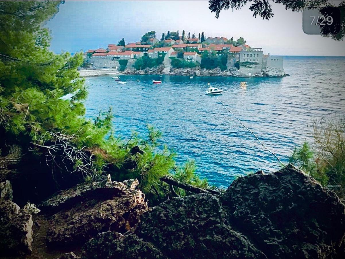 Sound Of The Sea Apartment Sveti Stefan Bagian luar foto